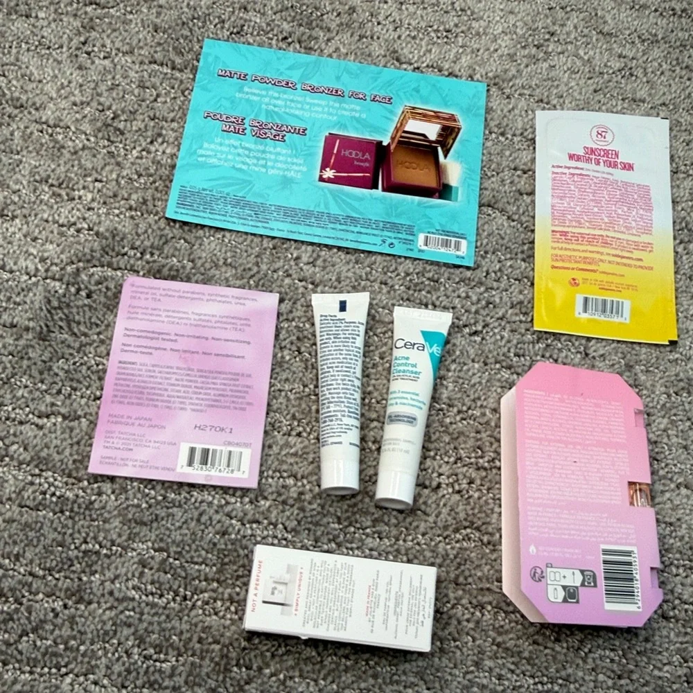 Beauty Sample Set - Picture 2 of 2